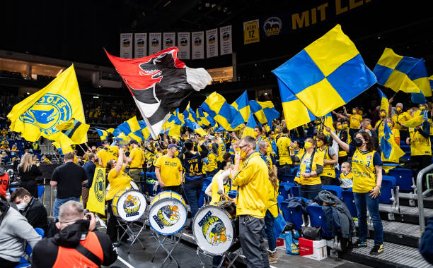 一个裁判问 一个裁判问