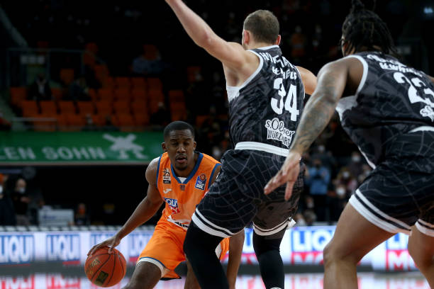 有人认为他 有人认为他